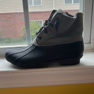 Like new Sperry fleece lined ankle boot